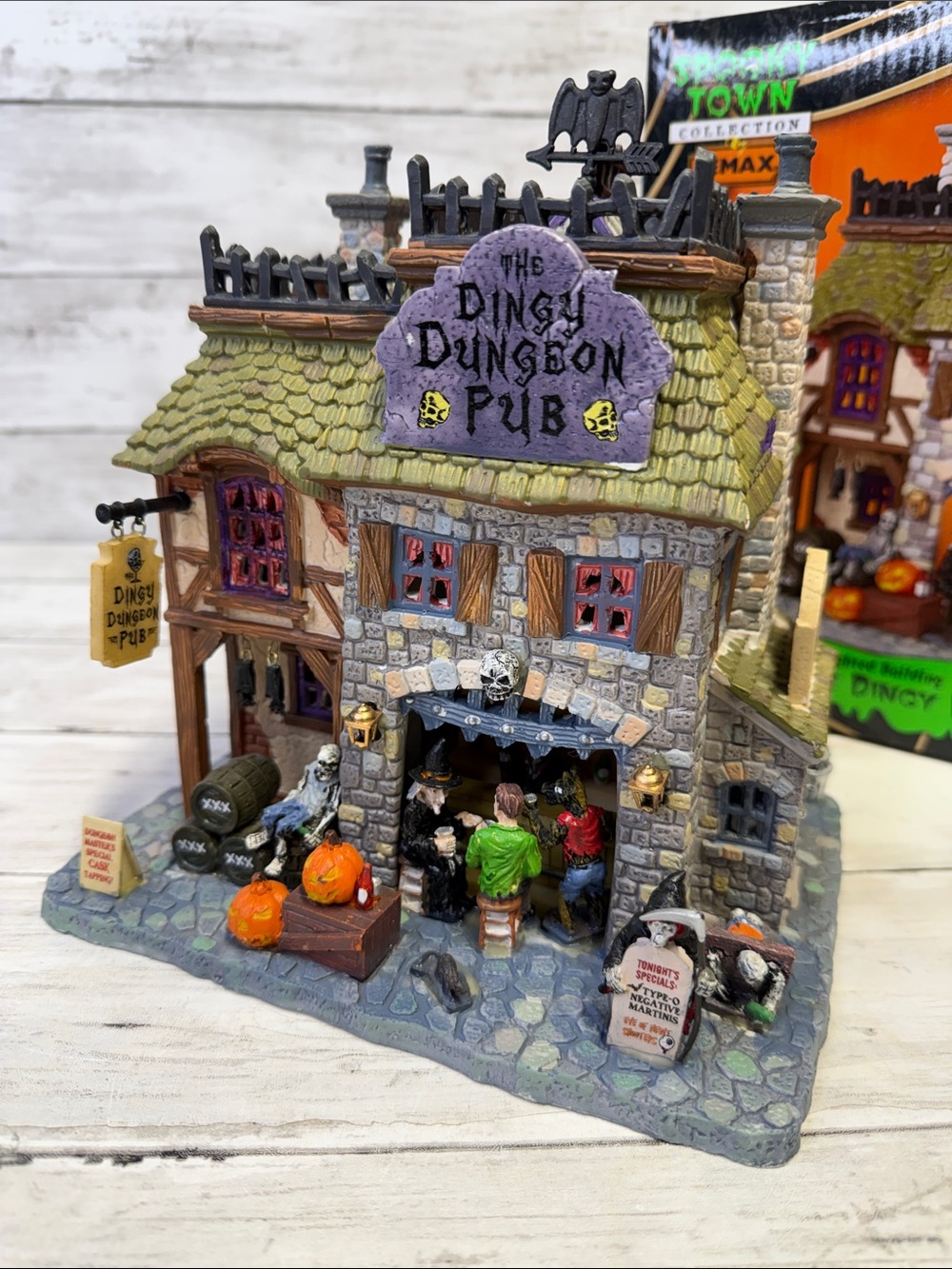 LEMAX Spooky Town Dingy Dungeon Pub -  05014 Retired Rare